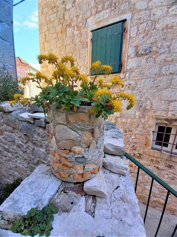 Apartment Megi In Supetar Historical Core Exterior photo