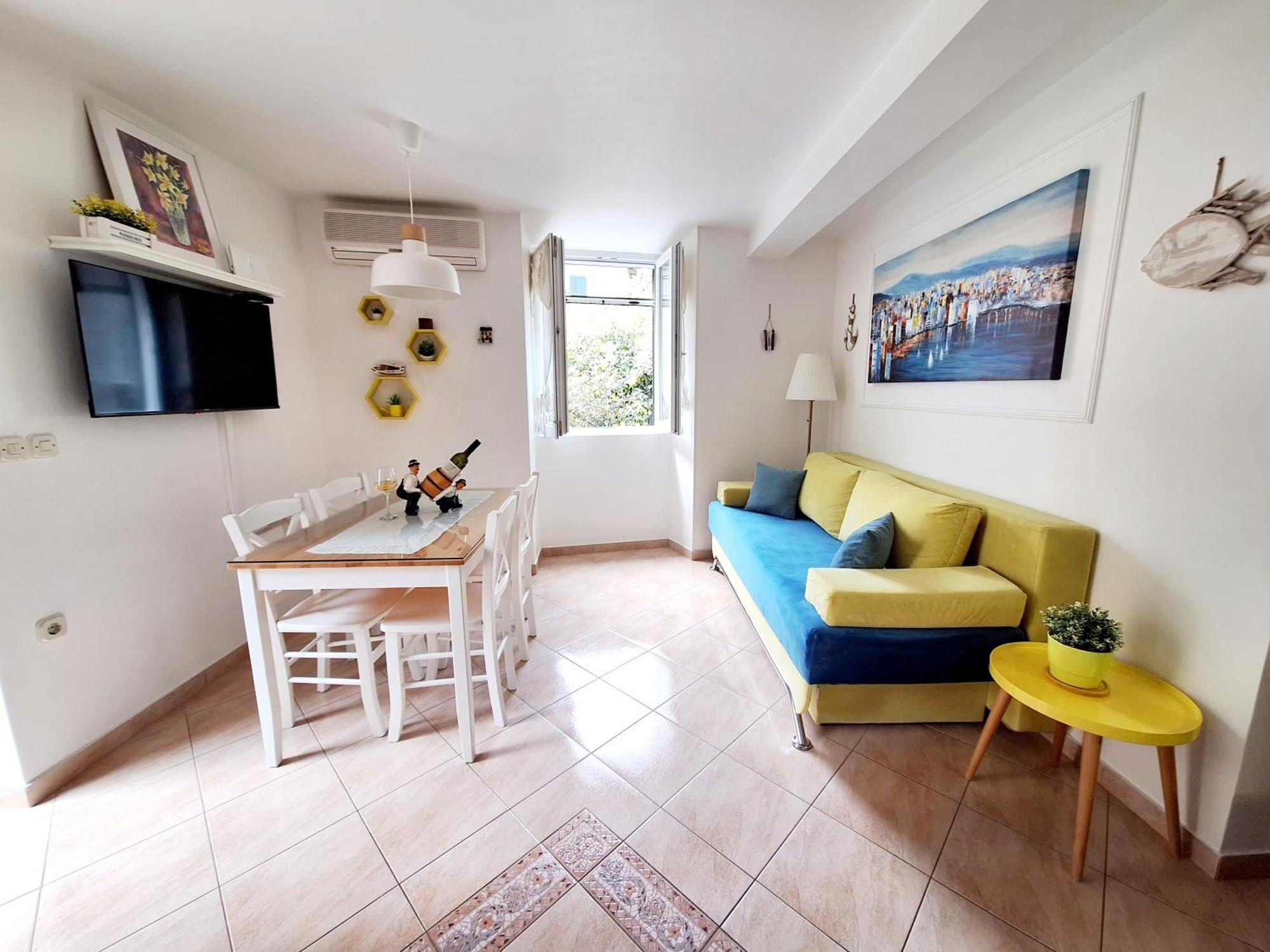 Apartment Megi In Supetar Historical Core Exterior photo